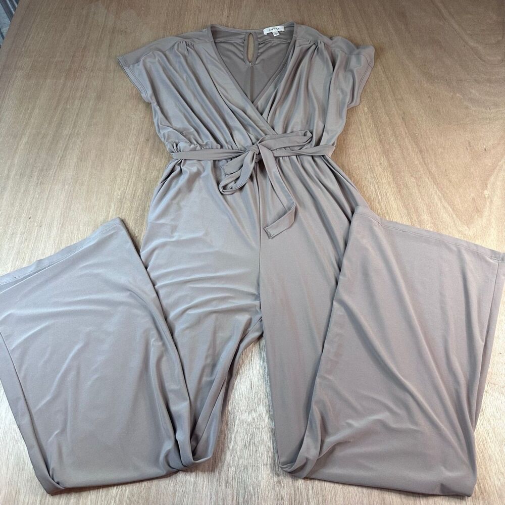 Gilli Taupe Jumpsuit M Wide Leg Belted Surplice V-Neck Stretchy Lounge Chic